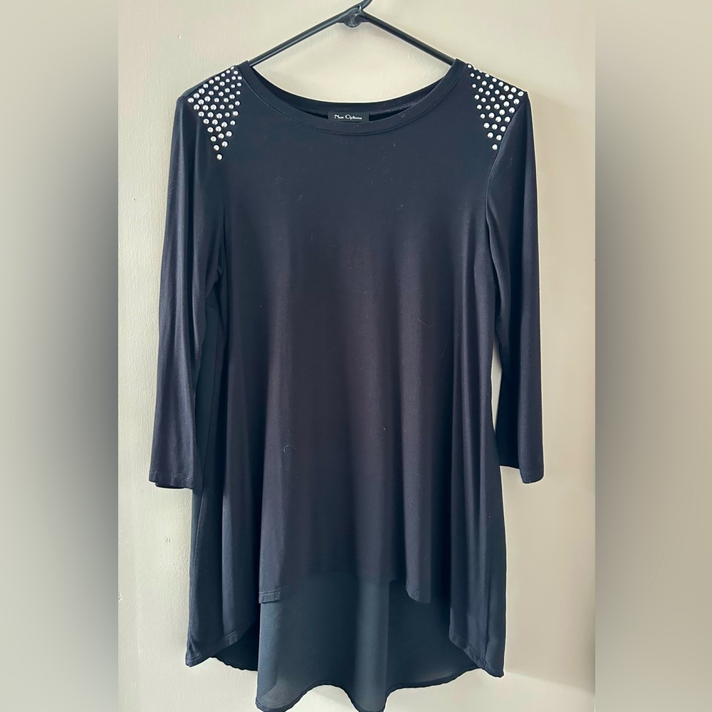🛍️3/$15 - Black High/Low Tunic Top with black sheer in back